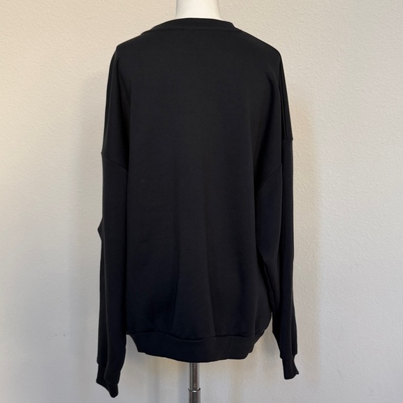 ALO Yoga Accolade Crew Neck Pullover Sweater in Anthracite - Picture 6 of 8